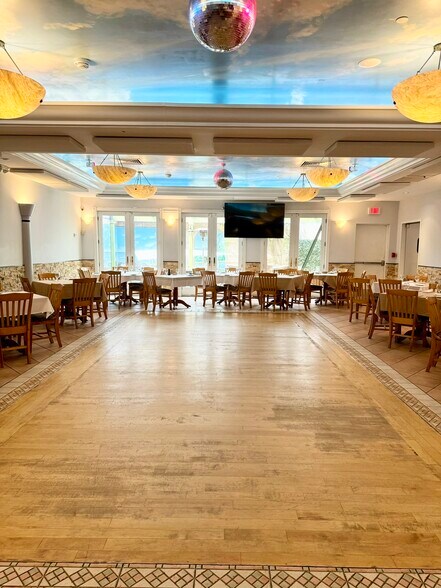 More Photos Of 908-912B Hempstead Tpke, Franklin Square Restaurant For Sale