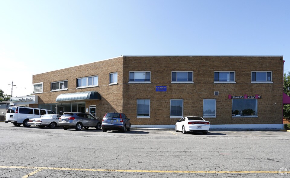 More Photos Of 7615 Reading Rd, Cincinnati Storefront Retail Office For Lease