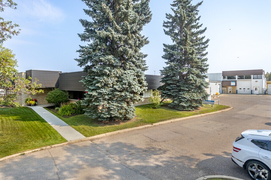 More Photos Of 4503 93rd St NW, Edmonton Manufacturing For Sale