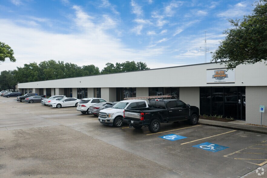 More Photos Of 17449-17497 Village Green Dr, Houston Unknown For Lease