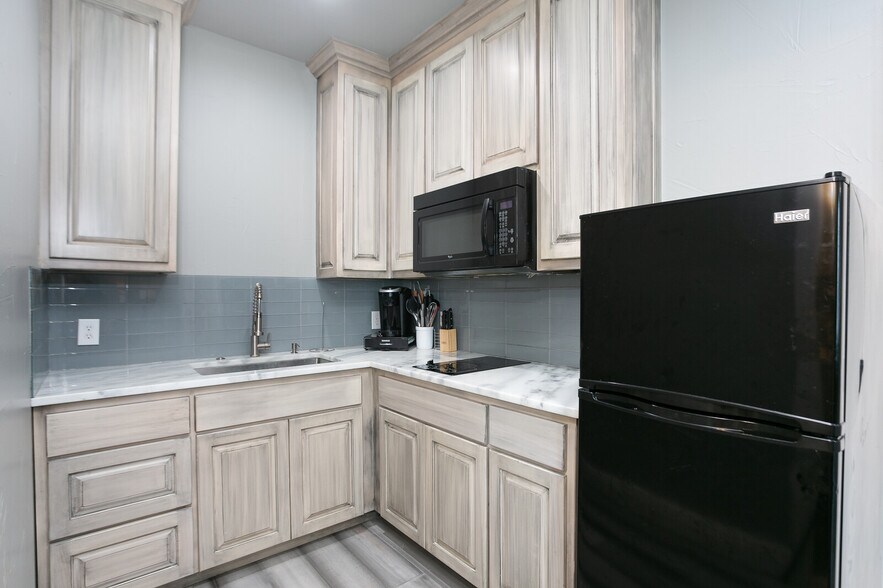 More Photos Of 301 W State Highway 72, Kenedy Hotel For Sale