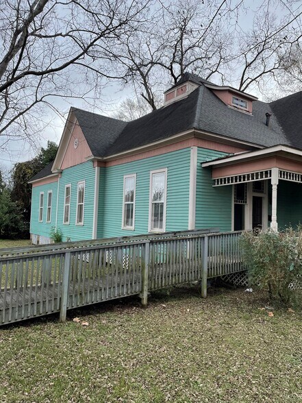 More Photos Of 315 Main Ave, Northport Office Residential For Lease