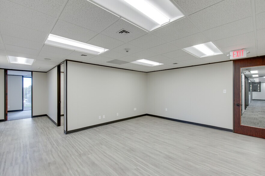 More Photos Of 11211 Katy Fwy, Houston Office For Lease