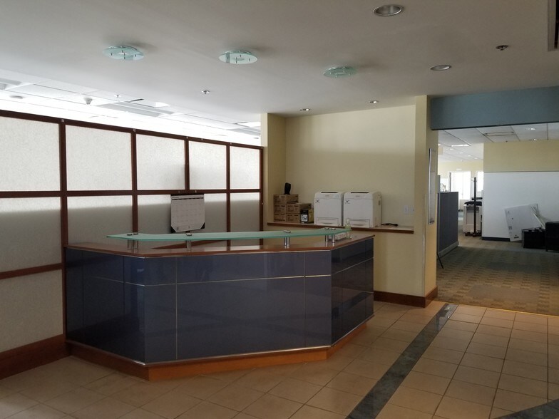 More Photos Of 1500 Main St, Springfield Medical For Lease