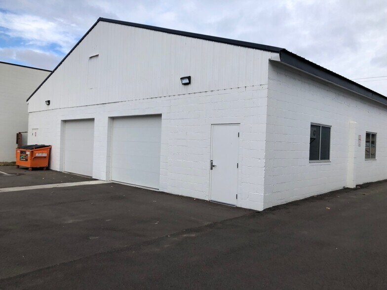 More Photos Of 5213 W Broadway Ave, Minneapolis Auto Dealership For Lease