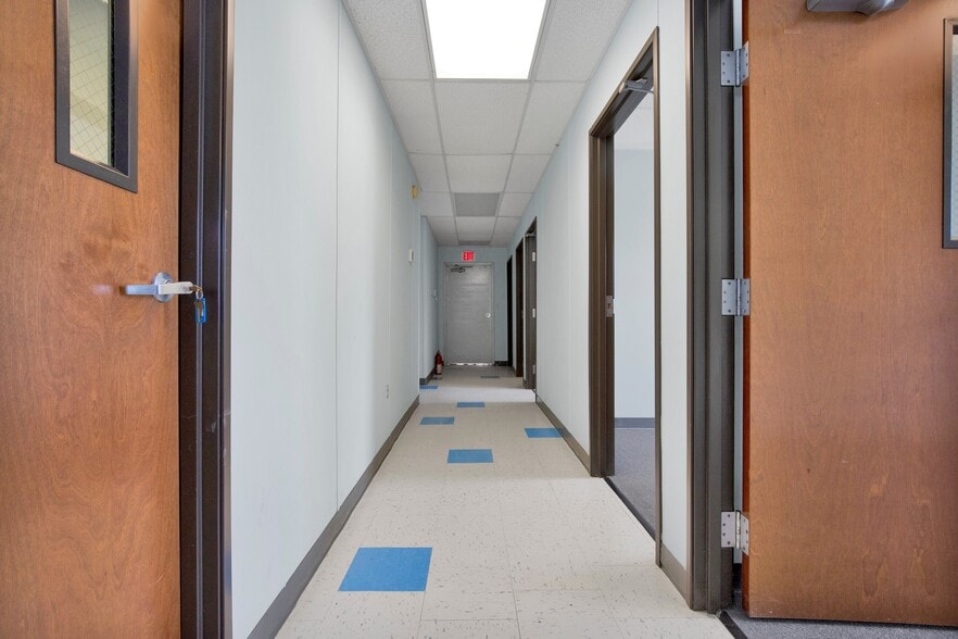 More Photos Of 2407 W 5th St, Lumberton Office For Sale