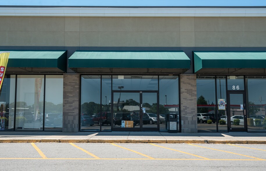 More Photos Of 74-122 Dover Crossing Rd, Clarksville Unknown For Lease