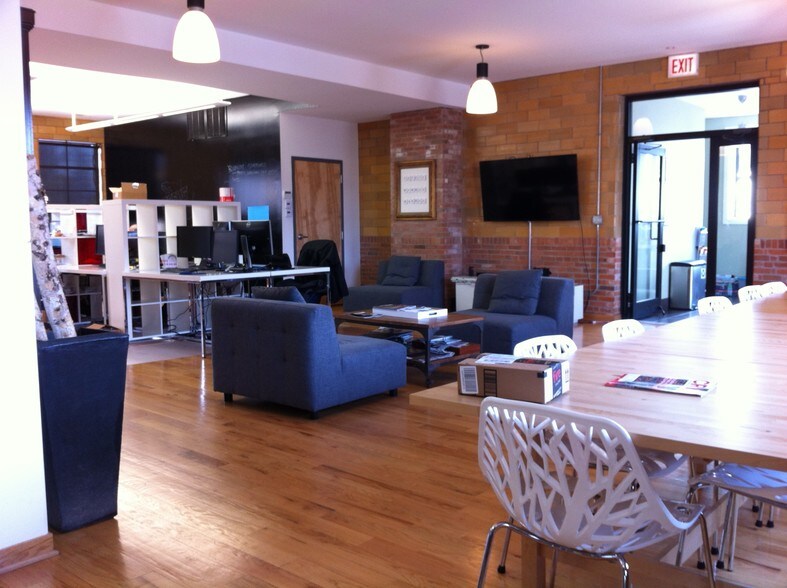 More Photos Of 1659 W Hubbard St, Chicago Loft Creative Space For Lease