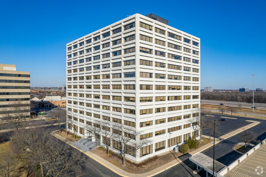 More Photos Of 1051 Perimeter Dr, Schaumburg Office For Lease