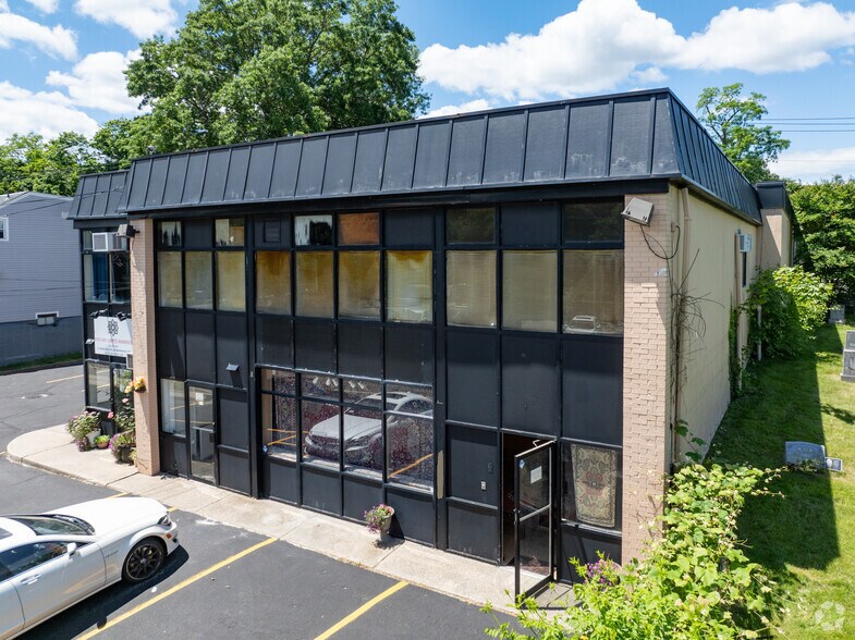 More Photos Of 63 Vernon Valley Rd, East Northport Storefront Retail Office For Lease