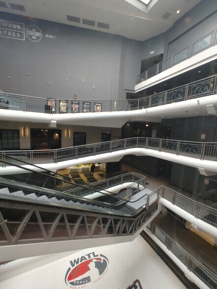 More Photos Of 2828 N Clark St, Chicago Unknown For Lease