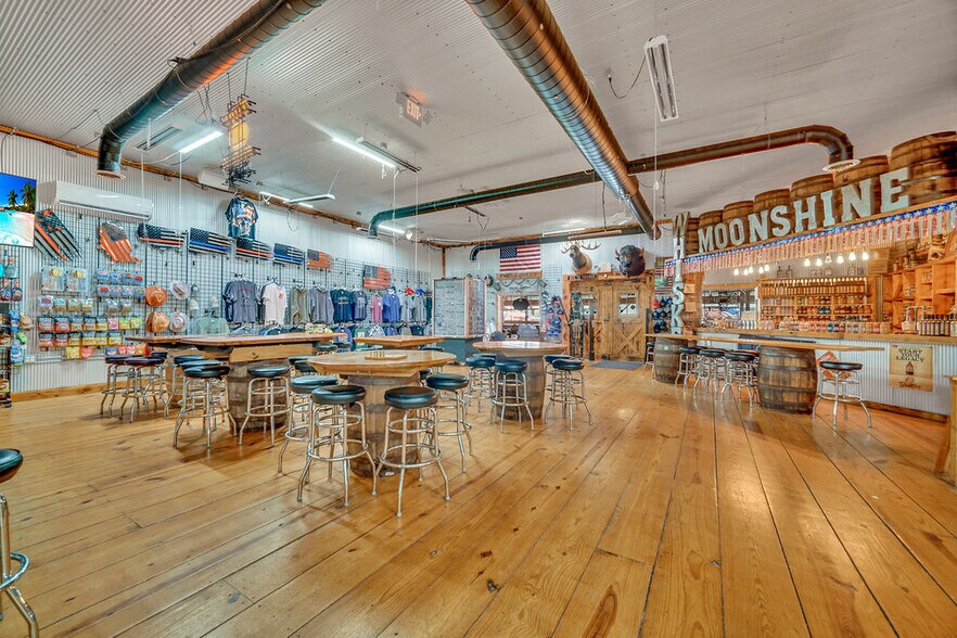 More Photos Of 602 Clark St, Utica Restaurant For Sale