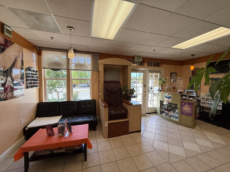 More Photos Of 9030 Windsor Rd, Windsor General Retail For Sale