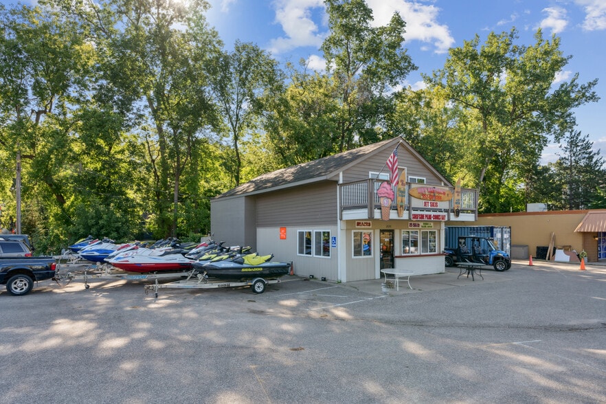 More Photos Of 2630 Commerce Blvd, Mound Freestanding For Sale