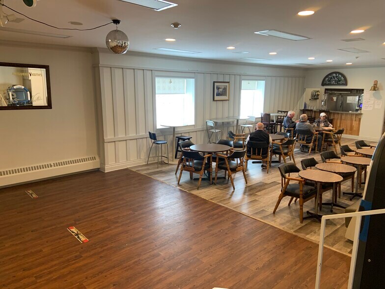 More Photos Of 330 Kent St, Ottawa General Retail For Sale