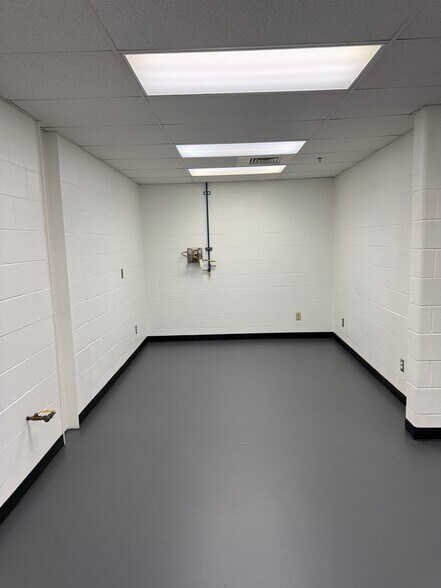 More Photos Of 186 Commerce Dr, LaGrange Industrial For Sale