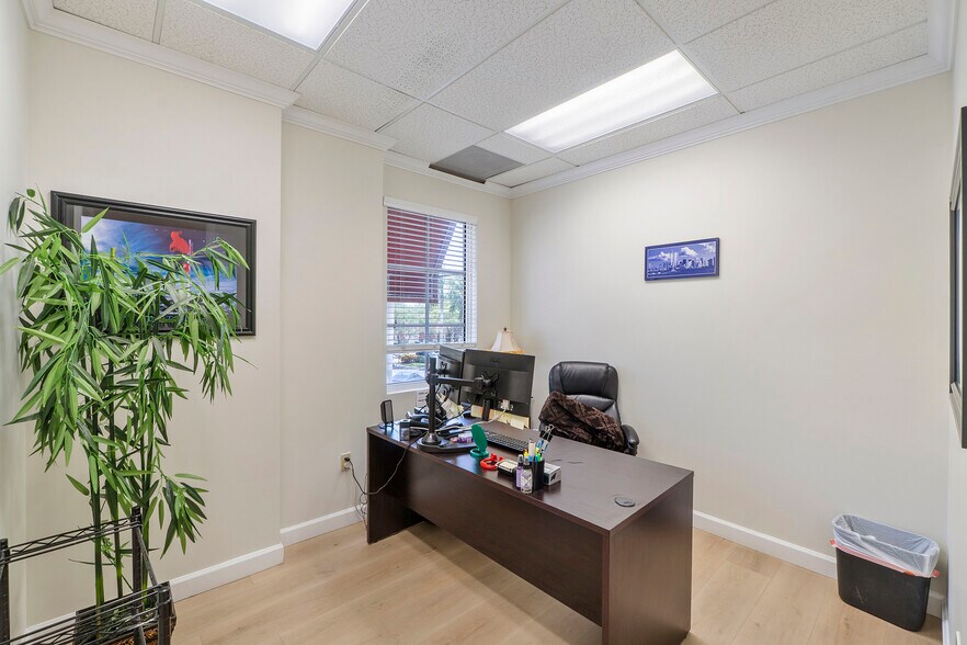 More Photos Of 5571 N University Dr, Coral Springs Office Residential For Sale