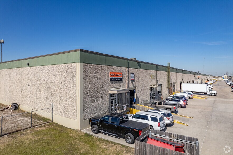 More Photos Of 4851 Homestead Rd, Houston Warehouse For Lease