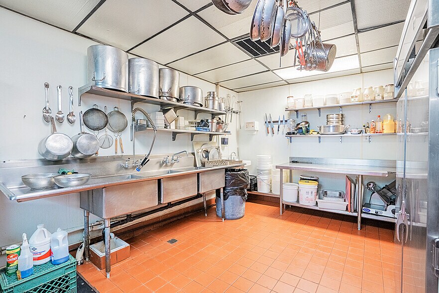 More Photos Of 111 S State St, Ukiah Restaurant For Sale