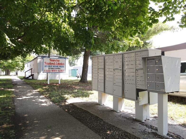 More Photos Of 1 Mahoning Ave, Rantoul Multifamily For Sale