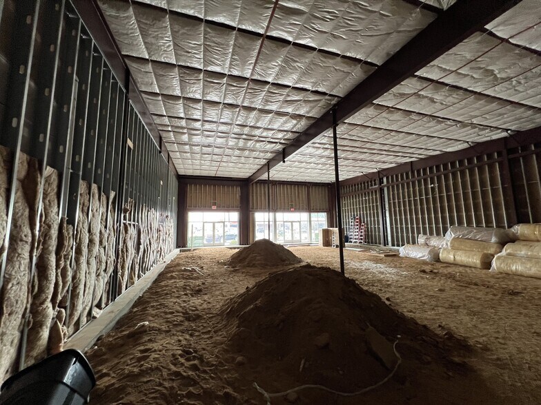 More Photos Of 9566 Cliffdale Rd, Fayetteville General Retail For Lease