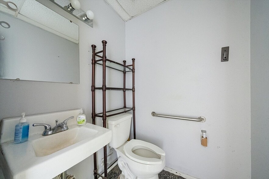 More Photos Of 2311 Whitfield Industrial Way, Sarasota Warehouse For Sale