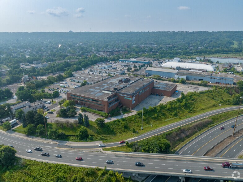 More Photos Of 44 Frid St, Hamilton Showroom For Lease