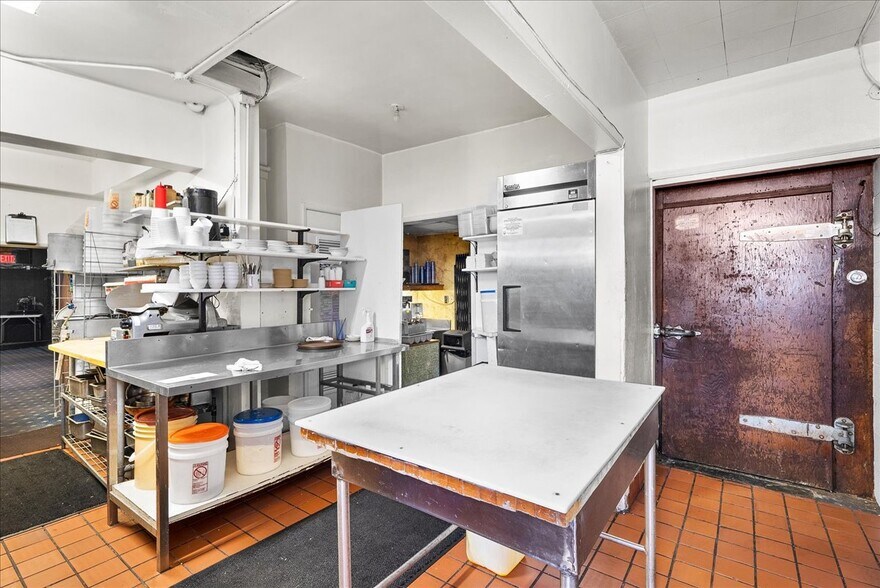 More Photos Of 2400 E 7th St, Long Beach Restaurant For Sale