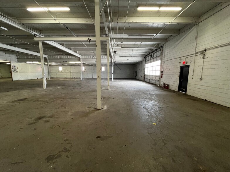 More Photos Of 1200 Burlington St, North Kansas City Warehouse For Sale