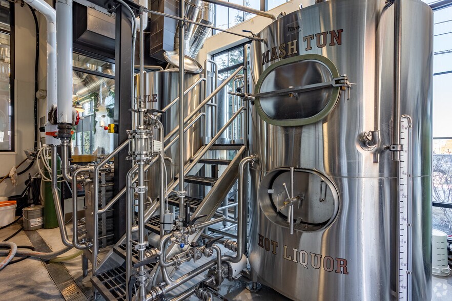 More Photos Of 3941 Erie St, Willoughby General Retail For Sale