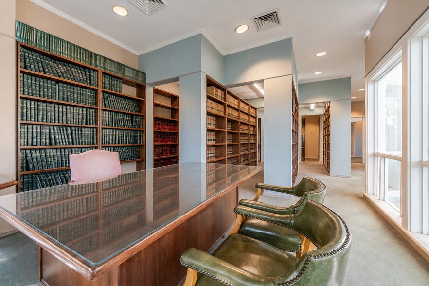 More Photos Of 3112 Jackson St, Alexandria Office For Sale