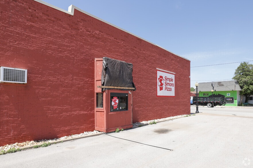 More Photos Of 140 E Main St, Pawhuska General Retail For Sale