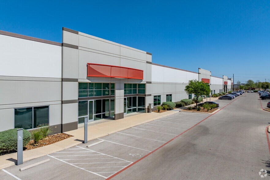 More Photos Of 639 Billy Mitchell Blvd, San Antonio Service For Lease