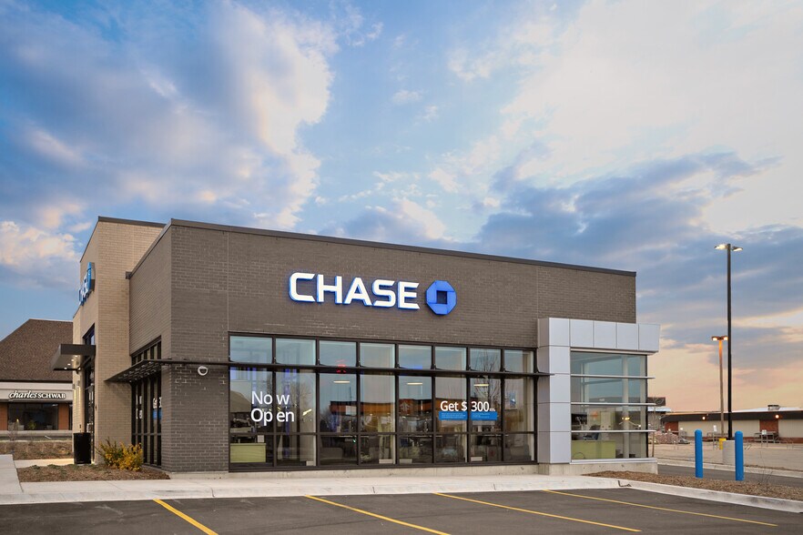 More Photos Of N96 W18200 County Line Rd, Germantown Freestanding For Sale