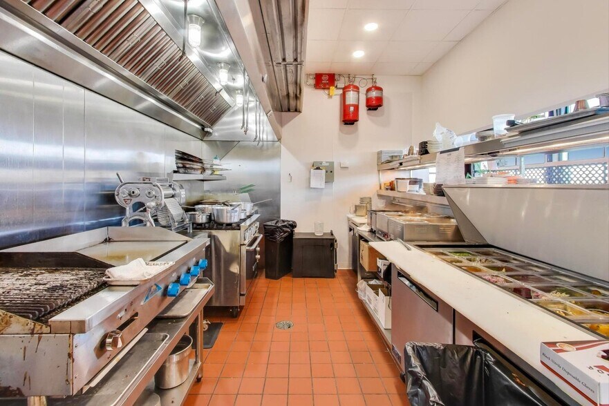 More Photos Of 3552 Market Ln, Kenosha Restaurant For Sale