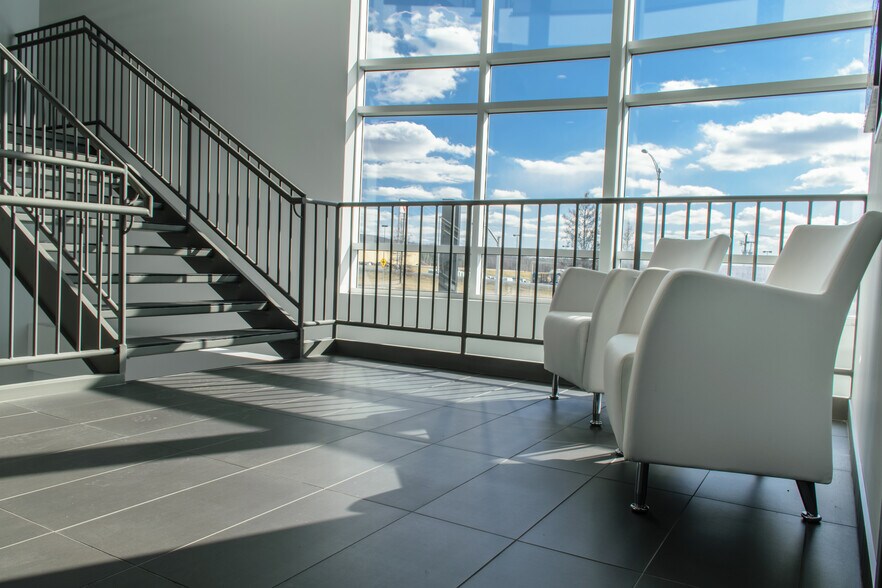 More Photos Of 145 Rue De Sherbrooke, Cowansville Office For Lease