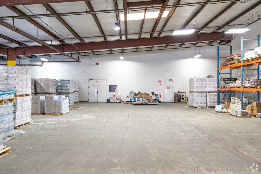 More Photos Of 10700 Gulf Fwy, Houston Warehouse For Lease