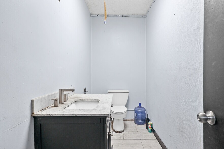 More Photos Of 310 N Long Beach Blvd, Compton Storefront Retail Office For Sale