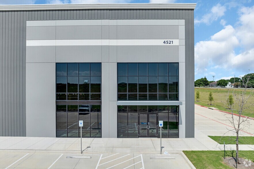 More Photos Of 4521 N US Highway 67, Midlothian Unknown For Sale