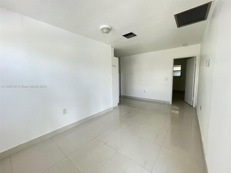 More Photos Of 213 SE Park St, Dania Apartments For Sale