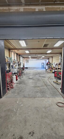 More Photos Of 2909 N Crestline St, Spokane Showroom For Lease