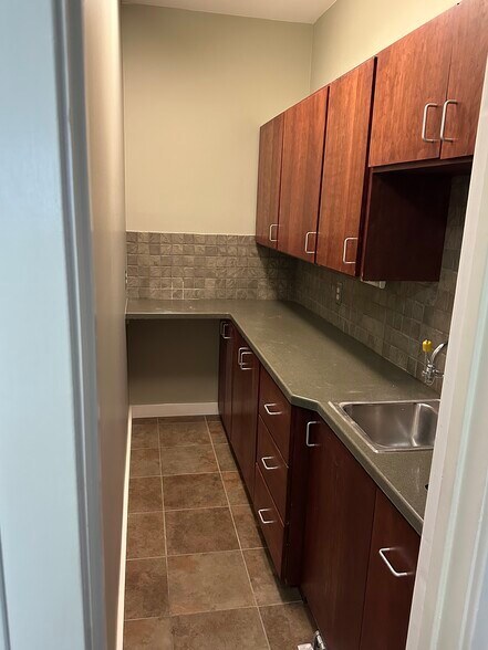 More Photos Of 62 Empire Blvd, Rochester Medical For Lease