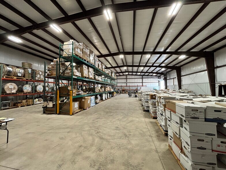 More Photos Of 320 NE 39th Ter, Oklahoma City Flex For Lease