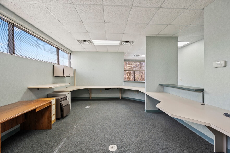 More Photos Of 257 W Kings Hwy, Eden Medical For Sale