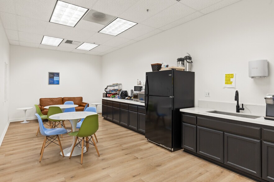 More Photos Of 900 Fortress St, Chico Office For Sale