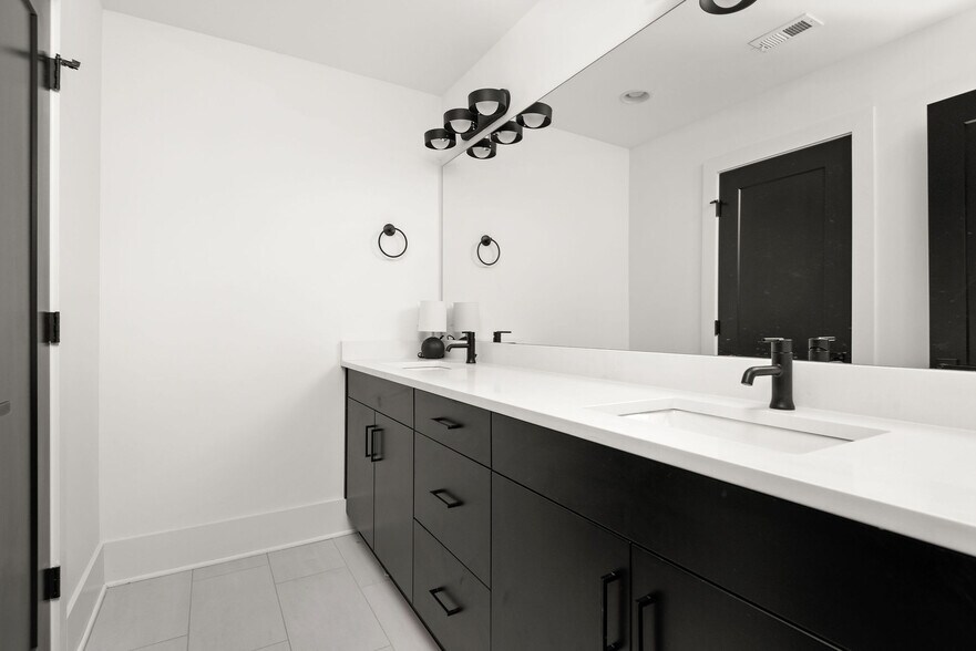 More Photos Of 3216 Charlotte Rd, Nashville Office For Lease