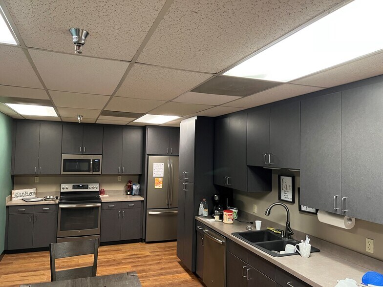 More Photos Of 1320 N Hancock St, Anaheim Showroom For Lease