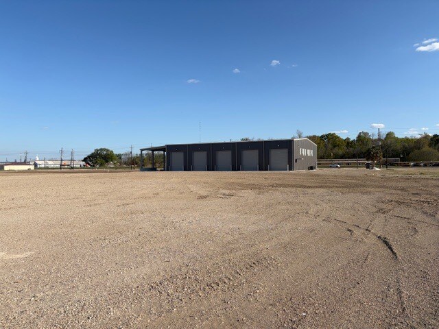 More Photos Of 1534 US-190, Port Allen Industrial For Lease