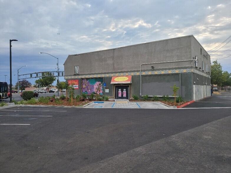 More Photos Of 2322-2326 Del Paso Blvd, Sacramento Storefront Retail Residential For Sale