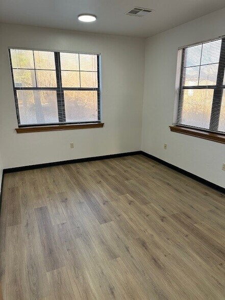More Photos Of 416 W 15th St, Edmond Medical For Sale